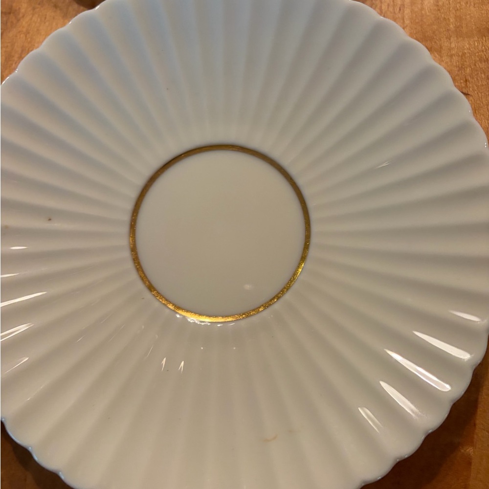 Lenox White Porcelain Dessert Saucers with Gold Trim - Set of 4 - Picture 2 of 3